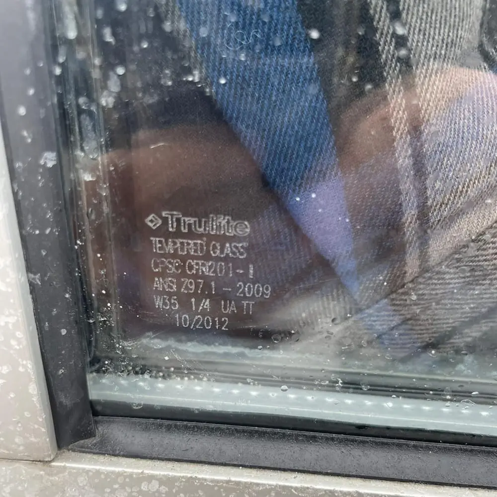 Commercial glass replacement opening being assessed in Toronto