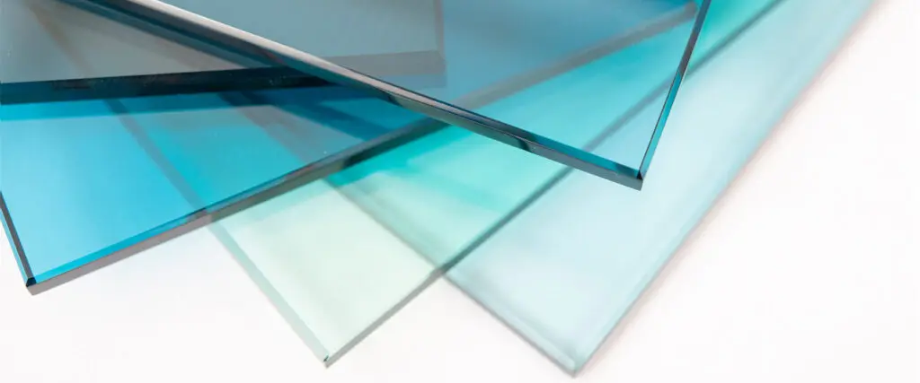 different transparent glass cutting pieces