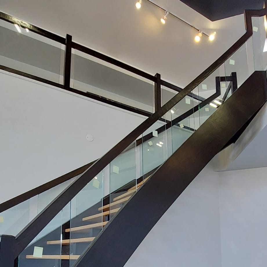 commercial Attractive Glass Railings in Toronto